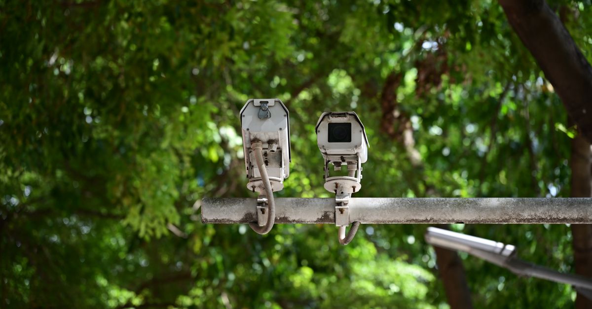 Security Considerations: The Pros and Cons of Wired Cameras